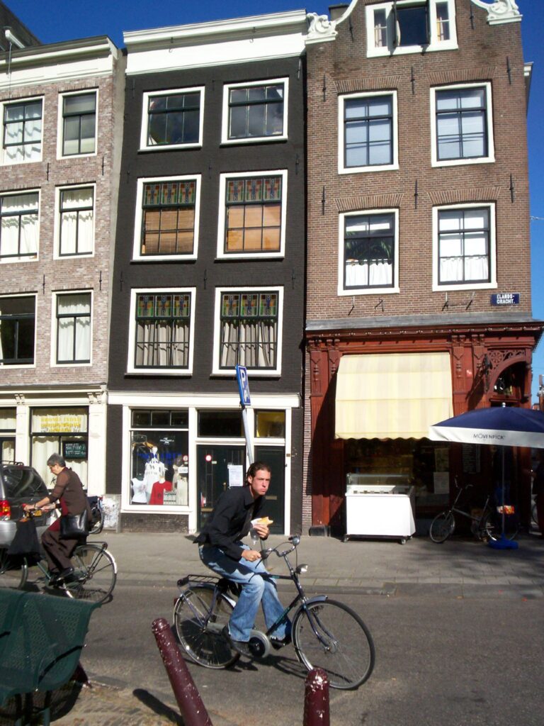 Krzywe domy Amsterdamu