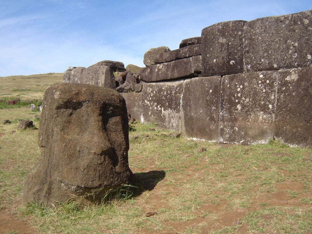 Posągi moai z Wyspy Wielkanocnej